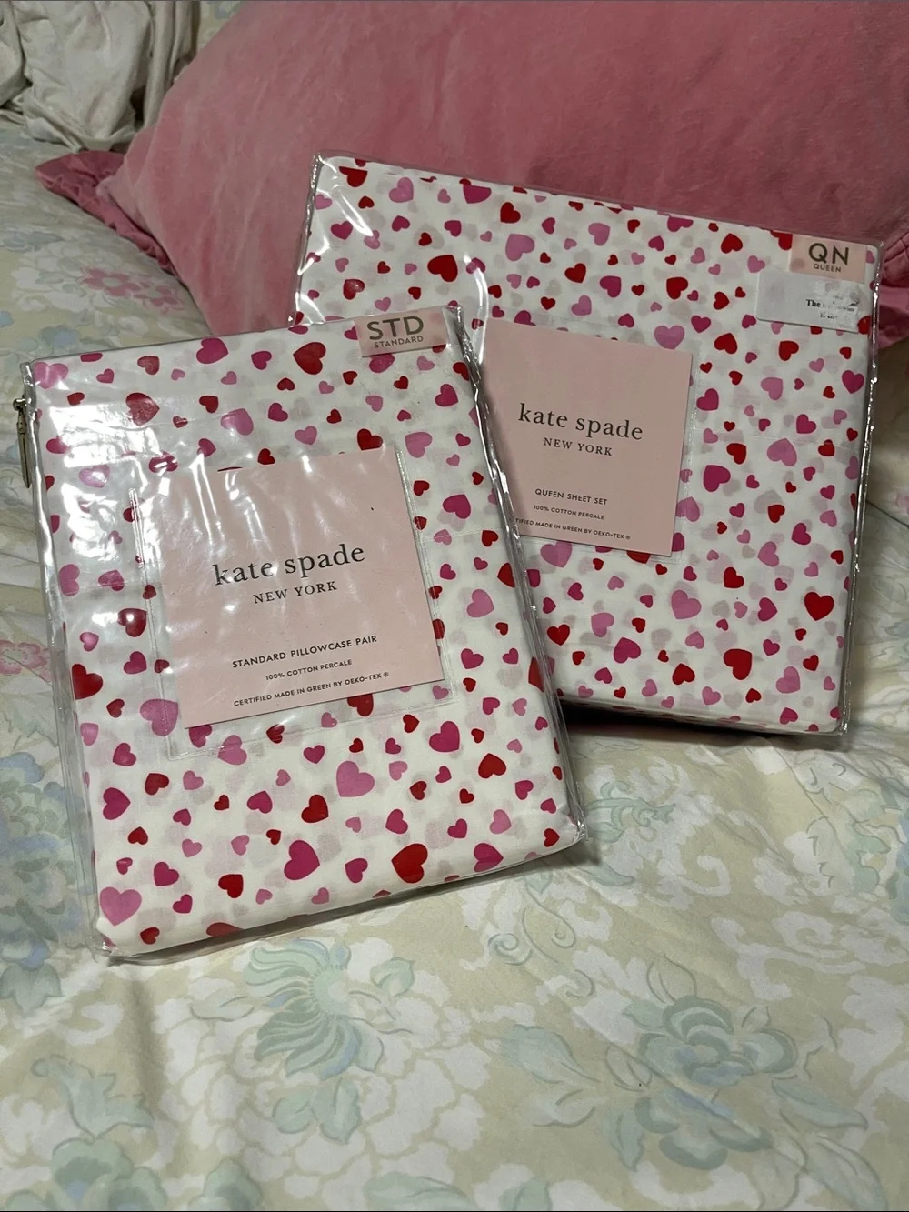 NWT Queen Kate Spade, pink and red hearts sheet set with extra pillowcases 🩷❤️💘